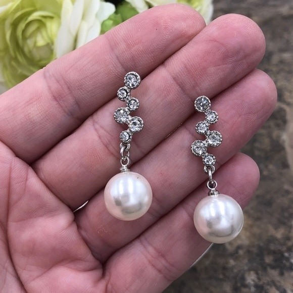 🌼 Pearl Rhinestone Fancy Silver Drop Earrings - Picture 3 of 4